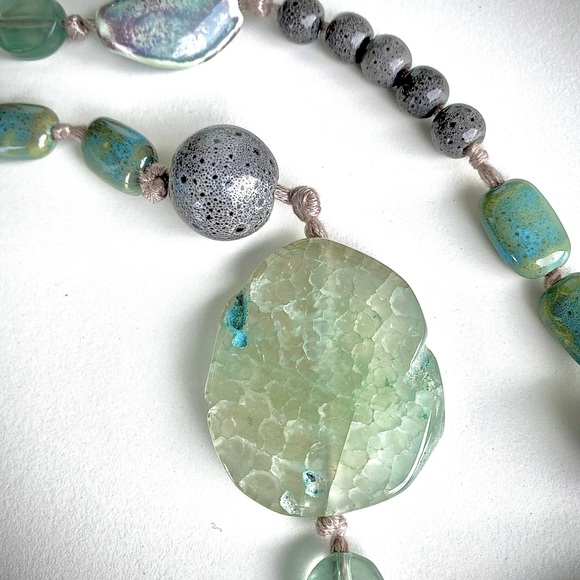 Treska Jewelry - NWT Treska Storm Cloud Beaded Handstrung Necklace 21”